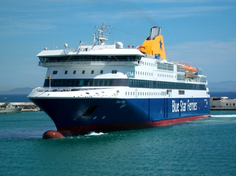 Αποκόλλησαν το μεγαλύτερο μέρος του «Blue Star Patmos» -Τα ρήγματα δεν επηρεάζουν την πλευστότητα του πλοίου